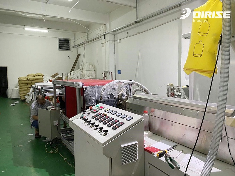 德瑞斯-熔噴布設(shè)備擠出機(jī)變頻器應(yīng)用案例-現(xiàn)場(chǎng)圖片2